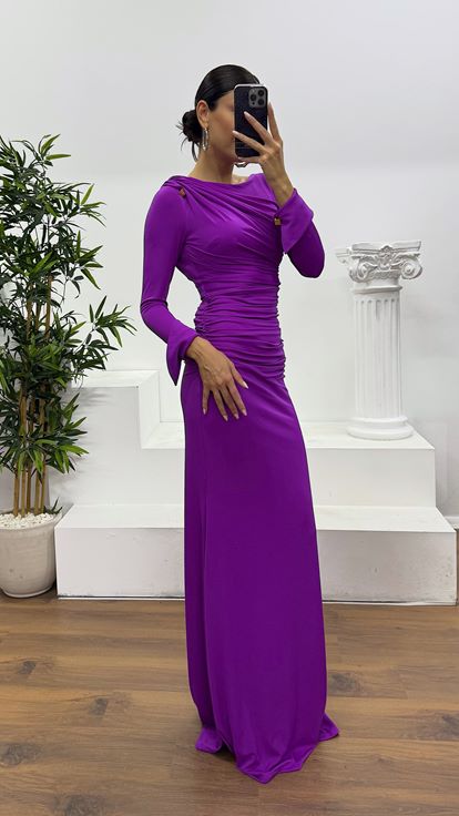 Robe de soirée fuchsia drapée avec détails aux manches