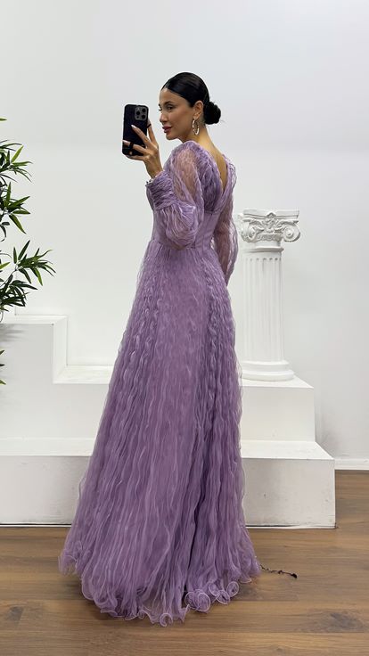 Abendkleid aus fliederfarbenem Tüll