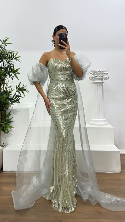 فستان سهرة بأكمام بالون مطرزة باللون النعناعي