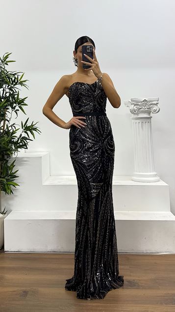 فستان سهرة أسود مطرز بأكمام واسعة