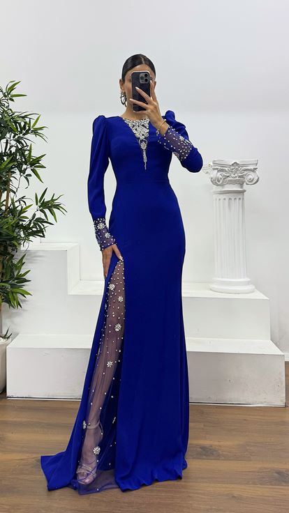 Abendkleid mit Saxe-Stickerei