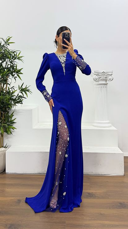 Abendkleid mit Saxe-Stickerei