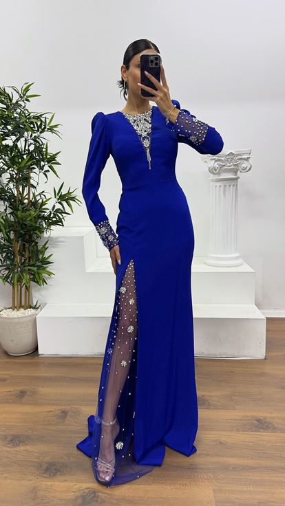 Abendkleid mit Saxe-Stickerei