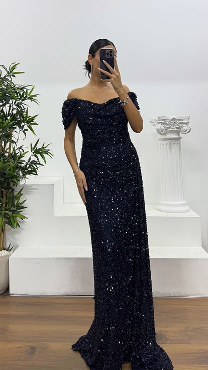 Abito da sera con paillettes e scollo a barca blu navy