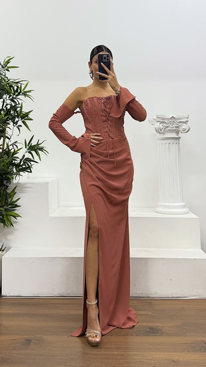 Soğan Kabuğu Straplez İncili Abiye Elbise