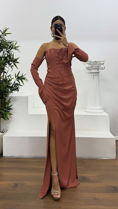 Soğan Kabuğu Straplez İncili Abiye Elbise