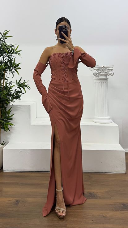 Soğan Kabuğu Straplez İncili Abiye Elbise