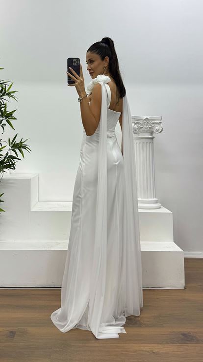 Beyaz Çiçek Detay Tül Abiye Elbise