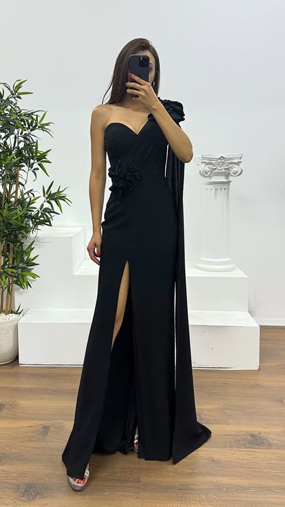 Schwarzes Abendkleid mit One-Shoulder-Träger und Blumendetail