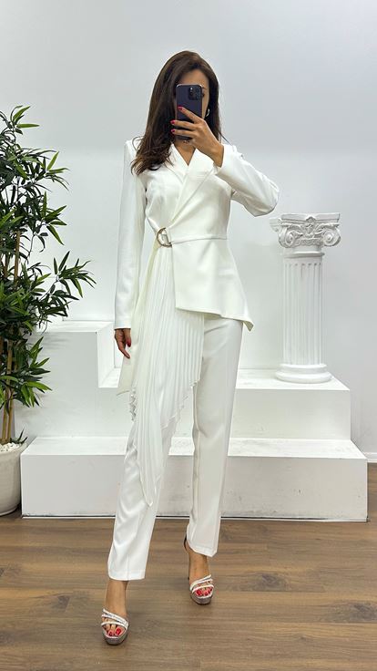 Beyaz Kemerli Ceket Takım