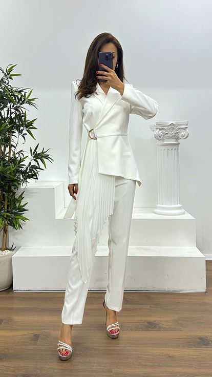 Beyaz Kemerli Ceket Takım