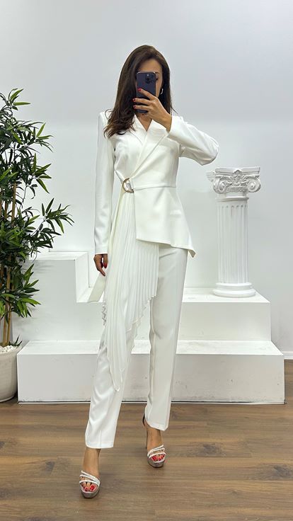 Beyaz Kemerli Ceket Takım