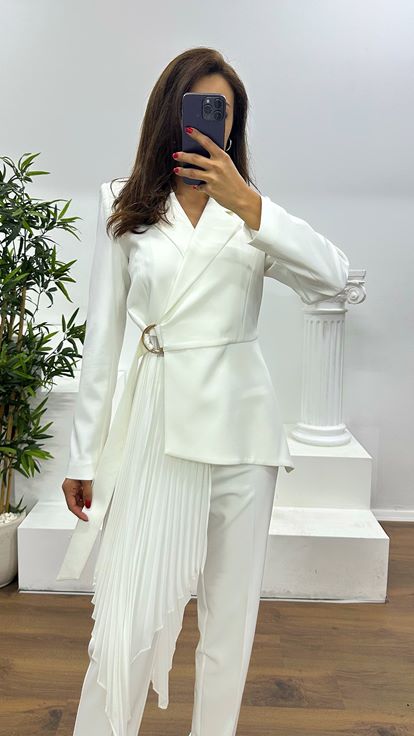 Beyaz Kemerli Ceket Takım