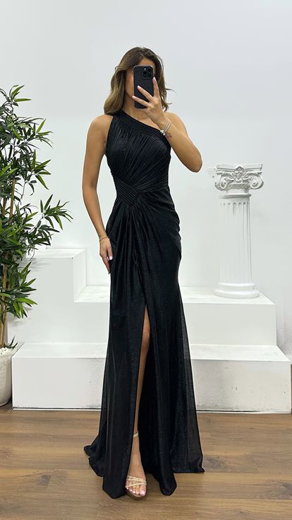 فستان سهرة أسود بكتف واحد