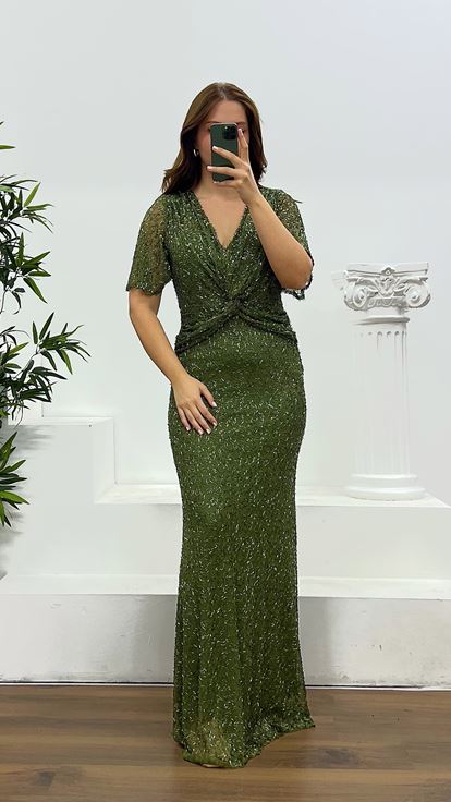 فستان سهرة كاكي مطرز بالخرز بمقاسات كبيرة