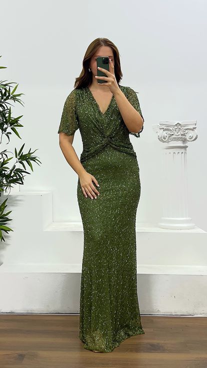 فستان سهرة كاكي مطرز بالخرز بمقاسات كبيرة