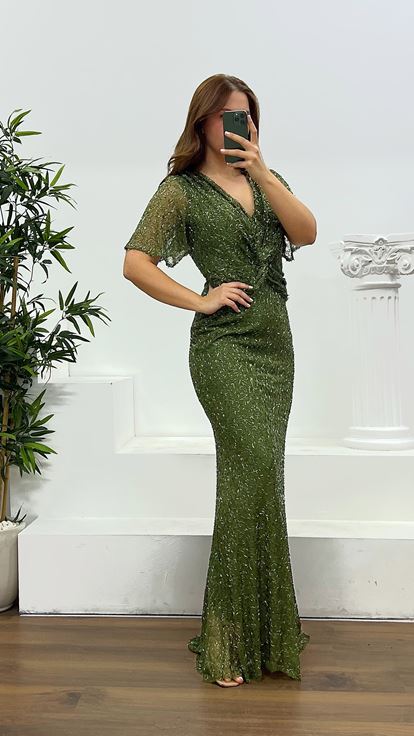 فستان سهرة كاكي مطرز بالخرز بمقاسات كبيرة