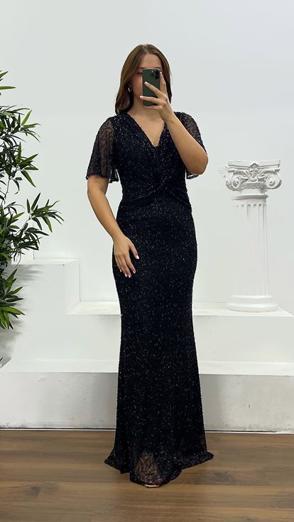 فستان سهرة أسود مطرز بالخرز بمقاسات كبيرة