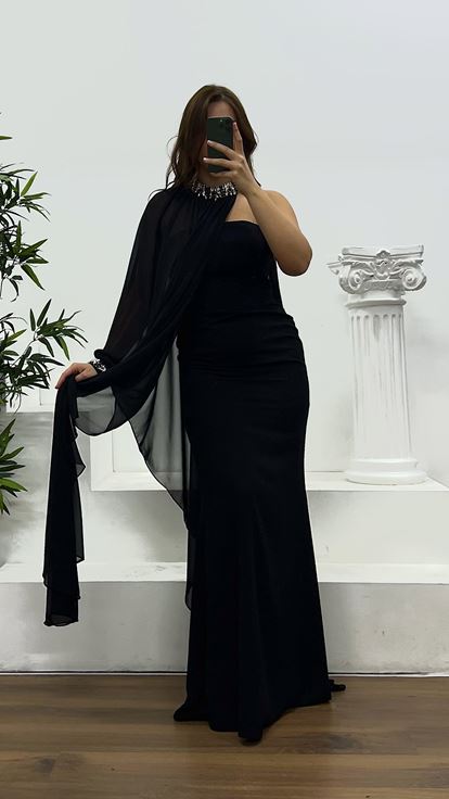 Siyah Pelerinli Straplez Büyük Beden Abiye Elbise