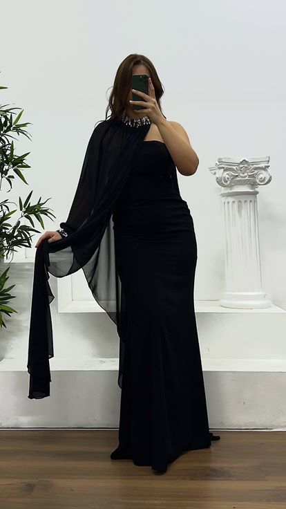 Siyah Pelerinli Straplez Büyük Beden Abiye Elbise