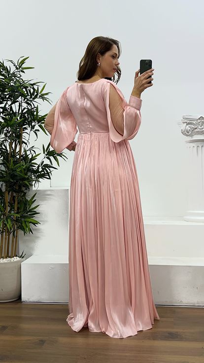 Robe de soirée grande taille avec détails à la taille