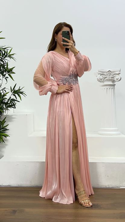 Robe de soirée grande taille avec détails à la taille
