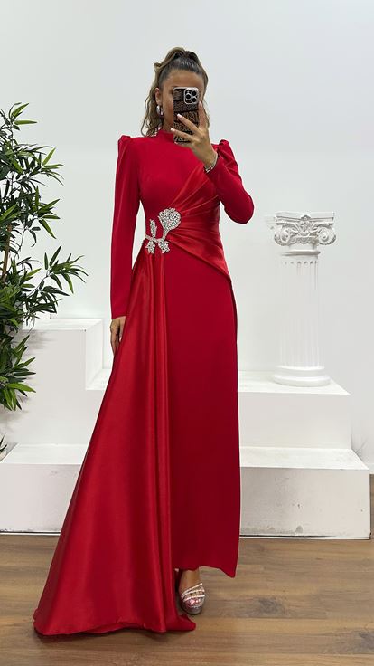 Robe de soirée hijab rouge avec détails à la taille