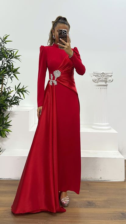 Robe de soirée hijab rouge avec détails à la taille