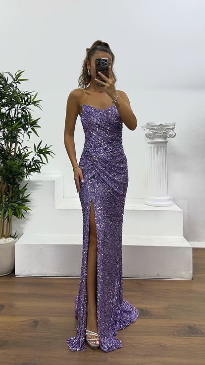 Abito da sera lilla senza spalline con paillettes