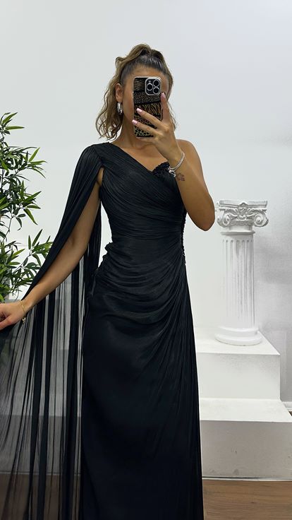 Siyah Tek Kol Bel Detay Abiye Elbise