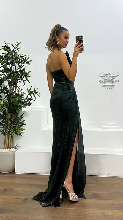 Abito da sera lucido dettagliato con scollatura senza spalline color smeraldo
