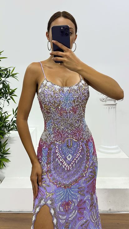 Robe de soirée lilas à bretelles et à nouer  brodée à la main