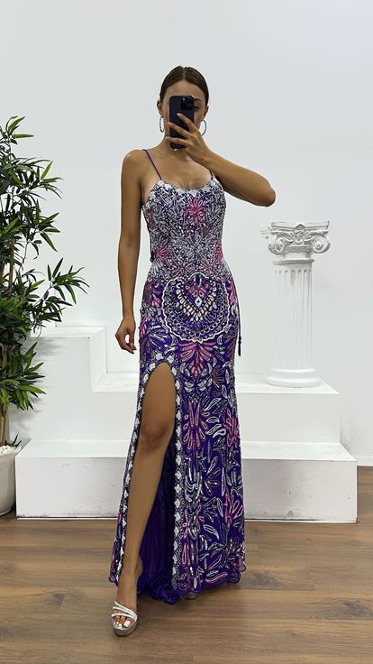 Abito da sera viola con spalline sottili e lacci  ricamato a mano 