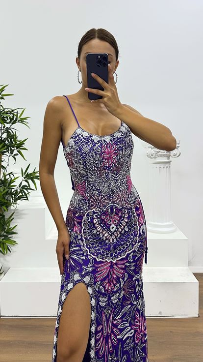 Abito da sera viola con spalline sottili e lacci  ricamato a mano 