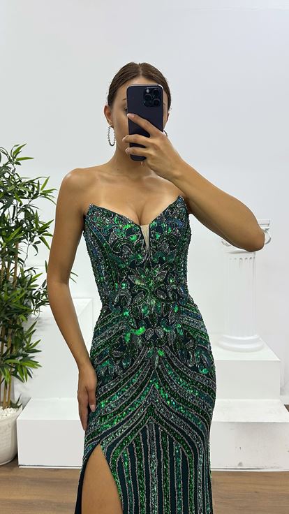 Abito da sera senza spalline con ricamo a mano Zumrut