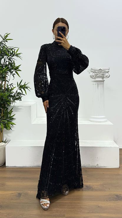 Robe de soirée noire à manches longues brodée à la main sur mesure