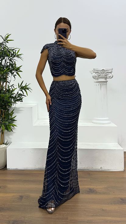 Completo gonna blu navy personalizzato con ricami a mano