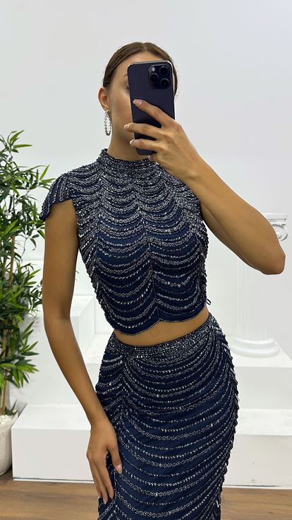 Completo gonna blu navy personalizzato con ricami a mano