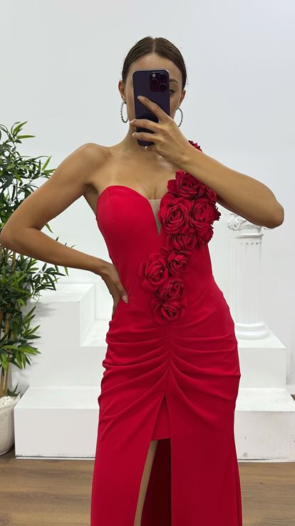Kırmızı Straplez Çiçek Detay Abiye Elbise