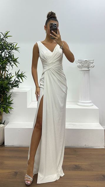 Abito da sera drappeggiato con spalline dorate