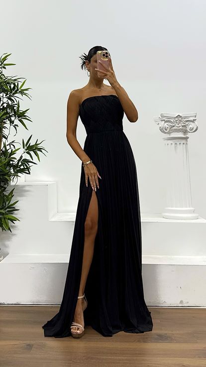 Abito da sera nero senza spalline