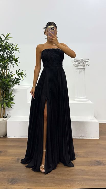 Abito da sera nero senza spalline