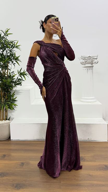 فستان سهرة لامع بلون البرقوق بكتف واحد