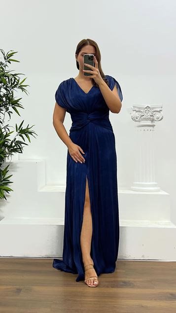 Marineblaues Abendkleid in Übergröße mit plissierter Taille