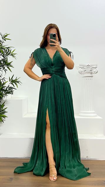 Smaragdgrünes, plissiertes Abendkleid in Übergröße mit V-Ausschnitt