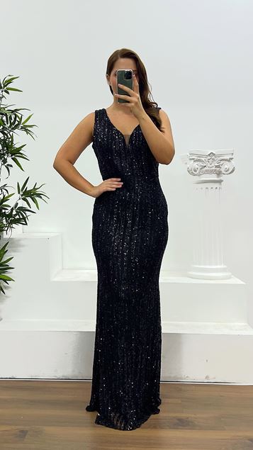 Schwarzes Abendkleid mit Pailletten und Trägern in Übergröße