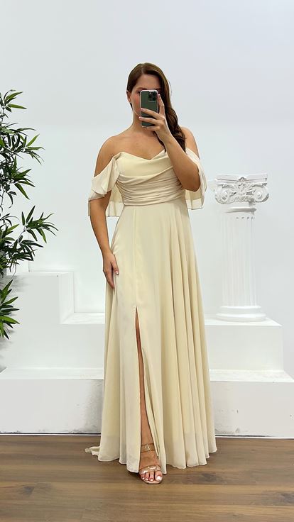 Robe de soirée grande taille en mousseline drapée avec poitrine en vison
