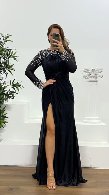 Schwarzes Abendkleid in Übergröße mit Steindetail