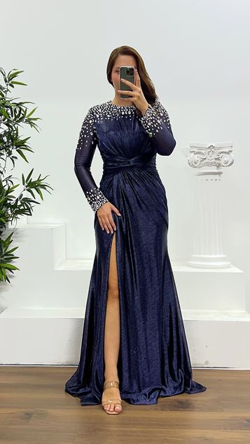 Marineblaues Abendkleid in Übergröße mit Steindetail