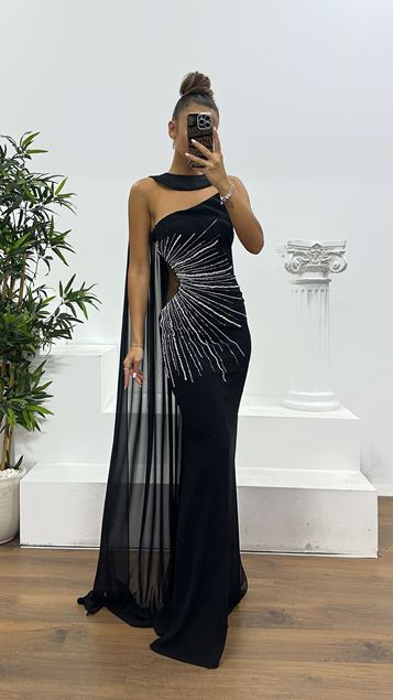 Schwarzes Abendkleid mit One-Shoulder-Cape